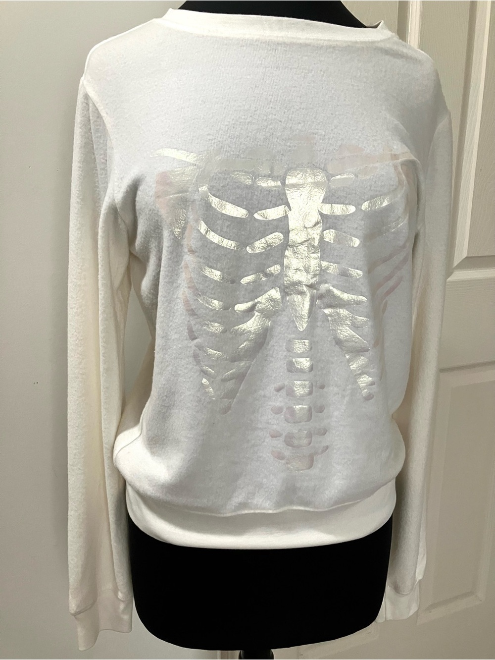 NWT Wildfox Rib Cage Motif Skeleton BBJ White Sweatshirt - SMALL Style# VV613158